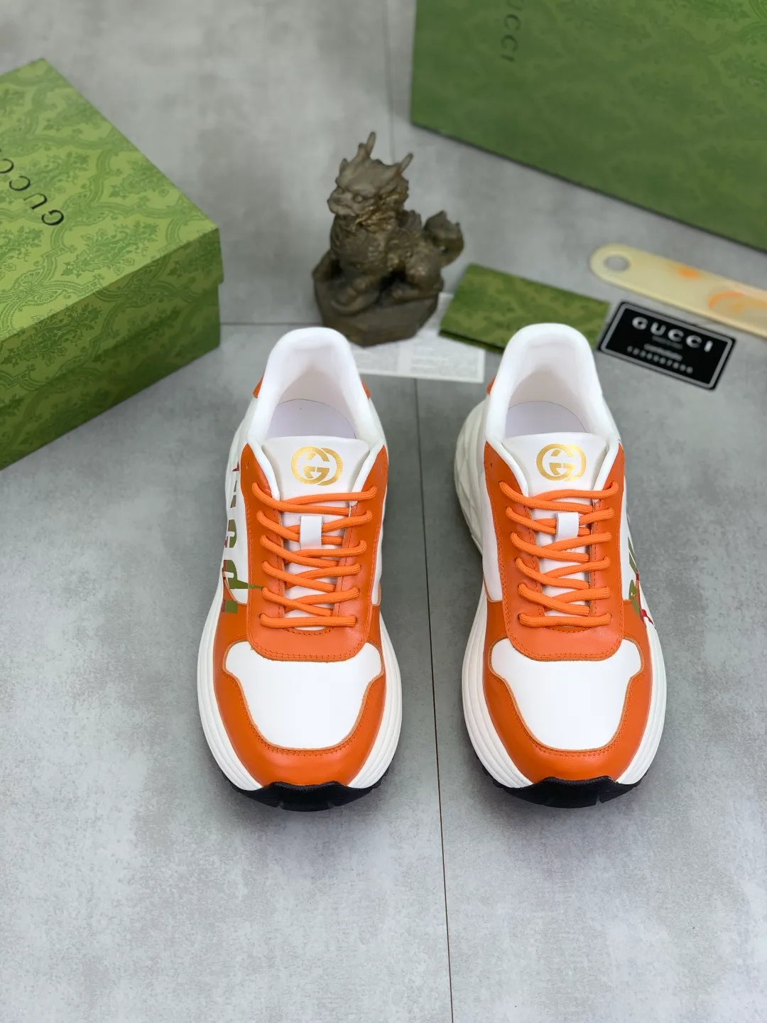 Men's shoes 💰P500💰[New style] 🆘 Dad's shoes [GUCCI] Gucci's new men's shoes are the first to be launched, and the materials and workmanship are superior to all versions on the market. The highest quality imported original top calfskin upper with trendy printed patterns ➕, the inner material is made of full-grain pigskin lining, privately molded soft TPU rubber comfortable outsole, and high foot comfort. Actual shooting, imported special materials highlight the unique charm of the brand 2️⃣colors available Size number; 38-44